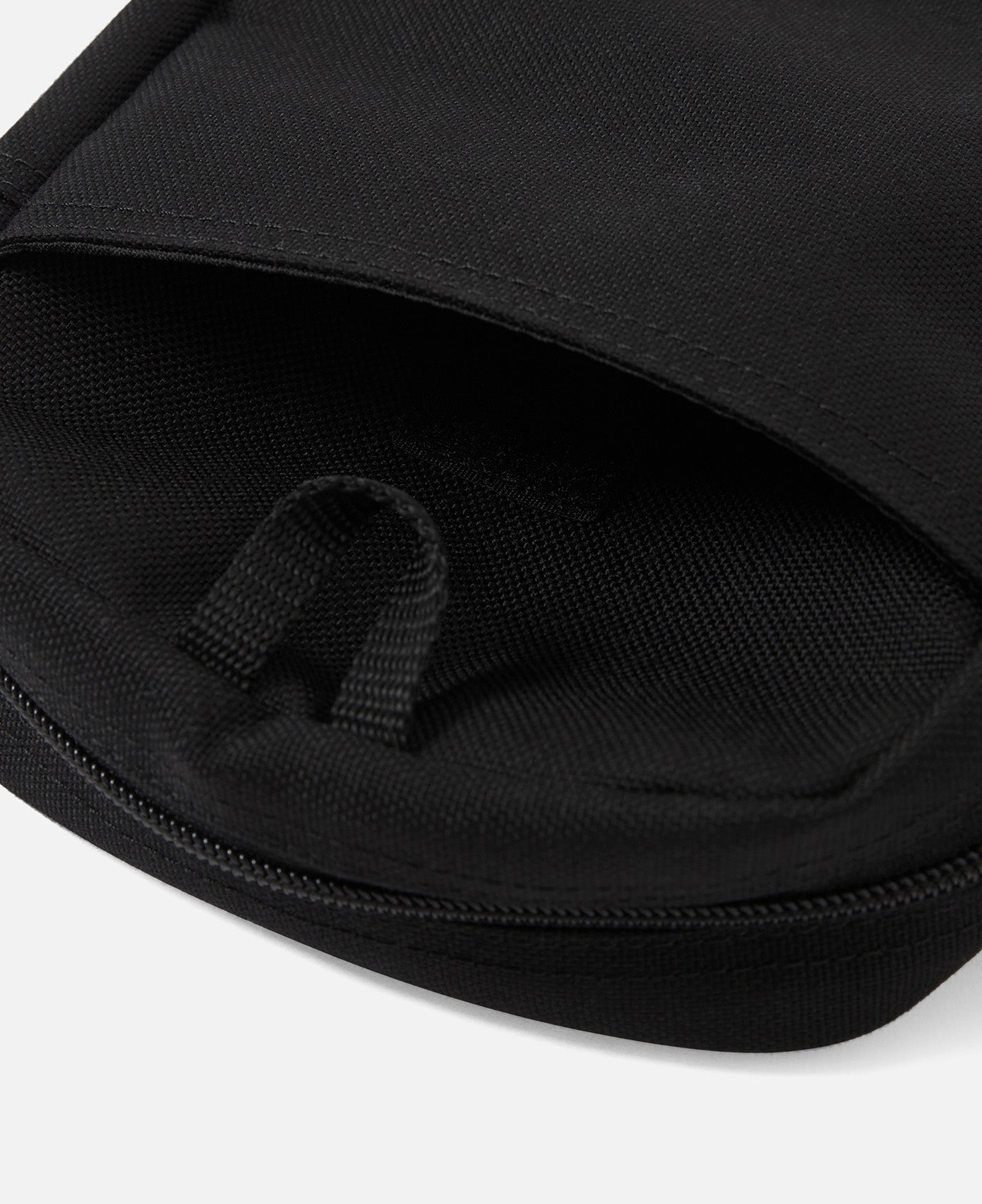 T-Logo Shoulder Bag (Black)