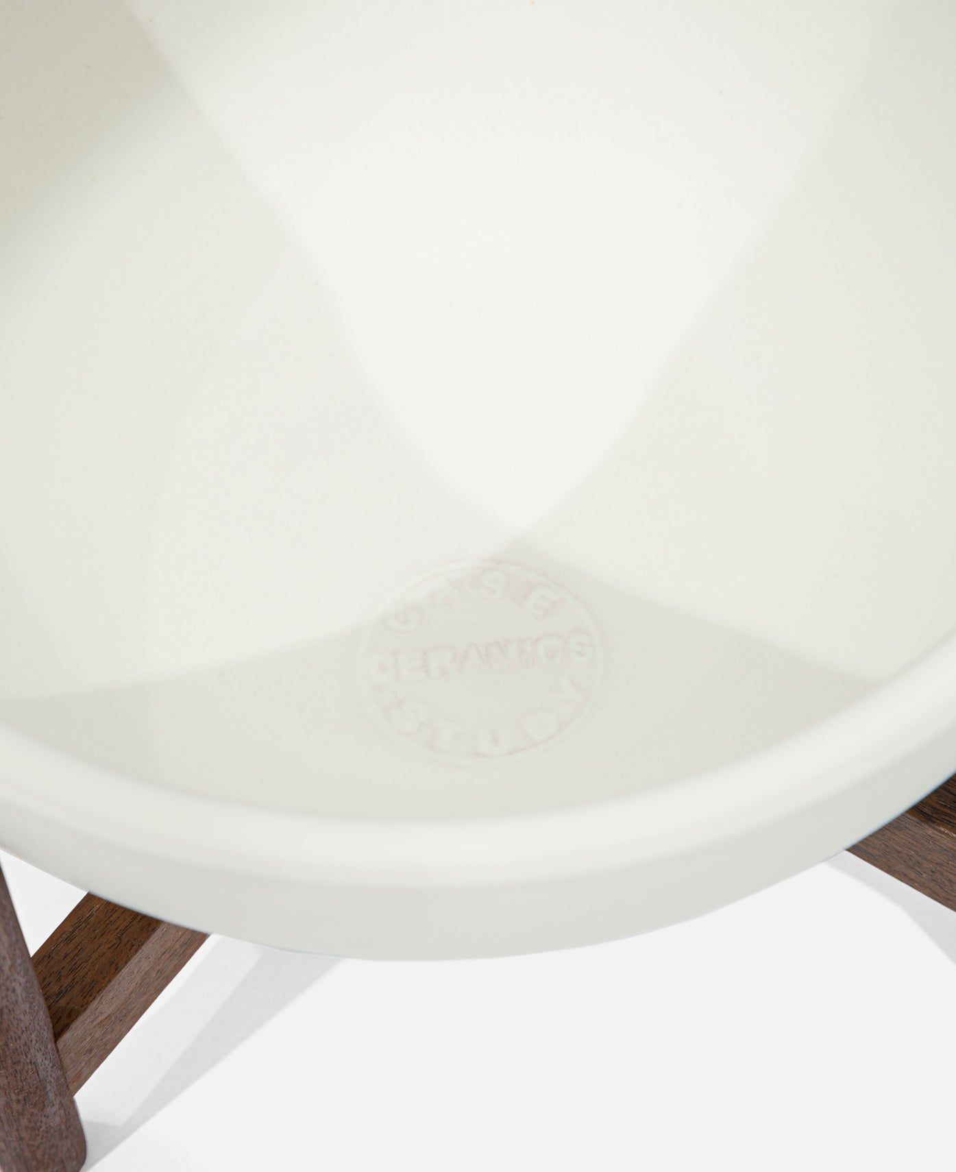 Case Study® Tabletop Bowl With Wood Stand (White)